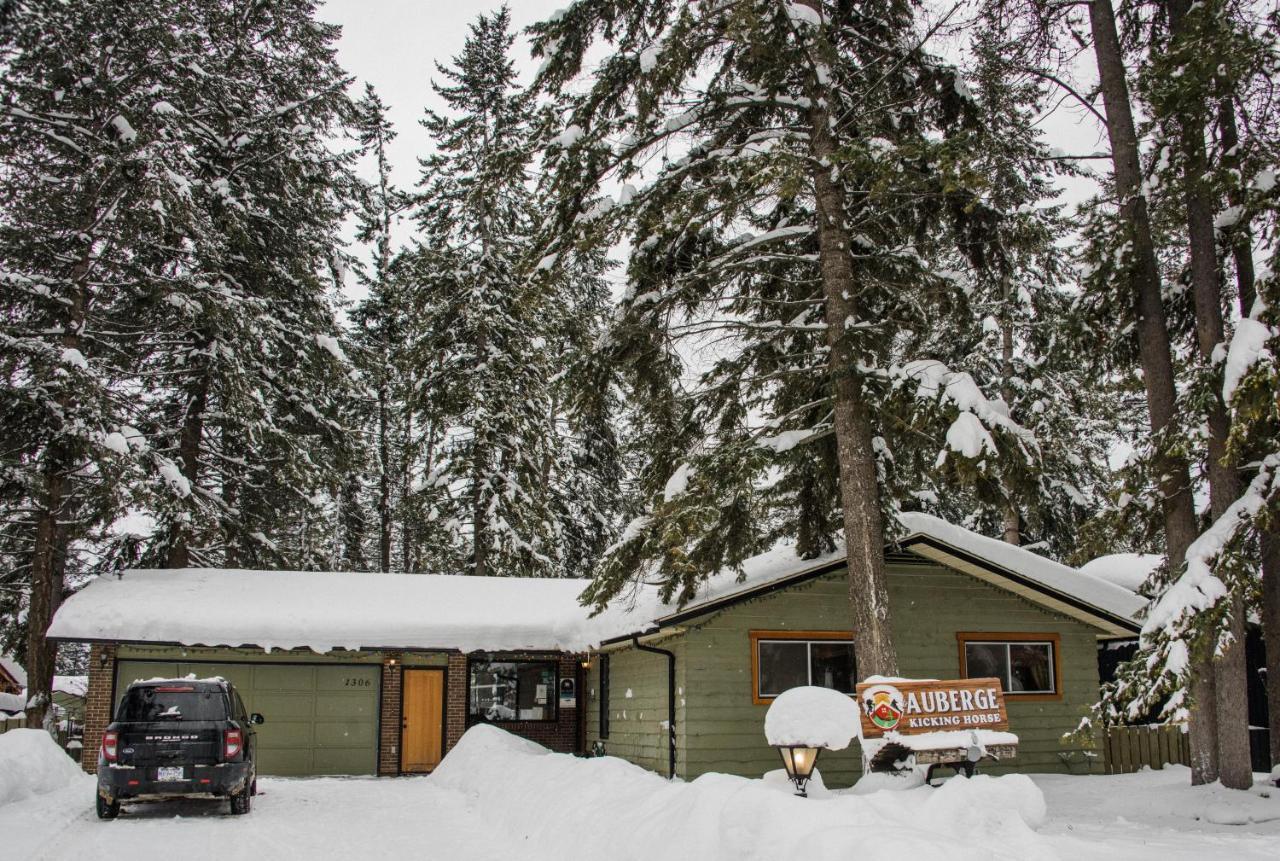 Auberge Kicking Horse Guest House Golden Exteriér fotografie